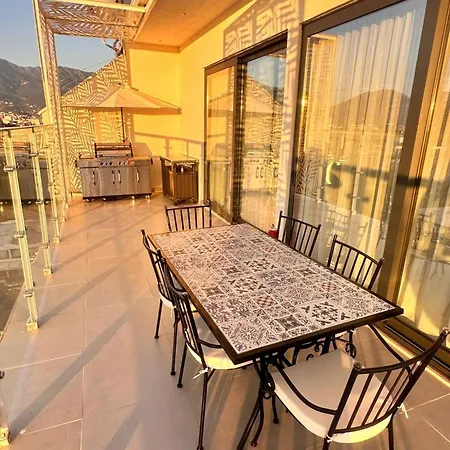 Centre Penthouse Apartment Tirana